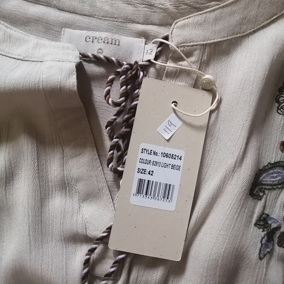 Embroidered blouse - Picture 3 of 3